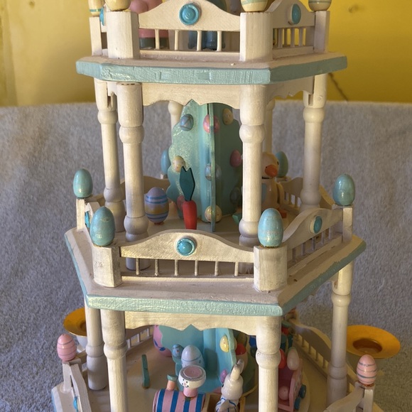 Vintage Lillian Vernon Easter carousel with fan and candles - Picture 3 of 12